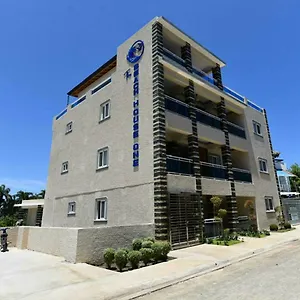  Aparthotel The House One